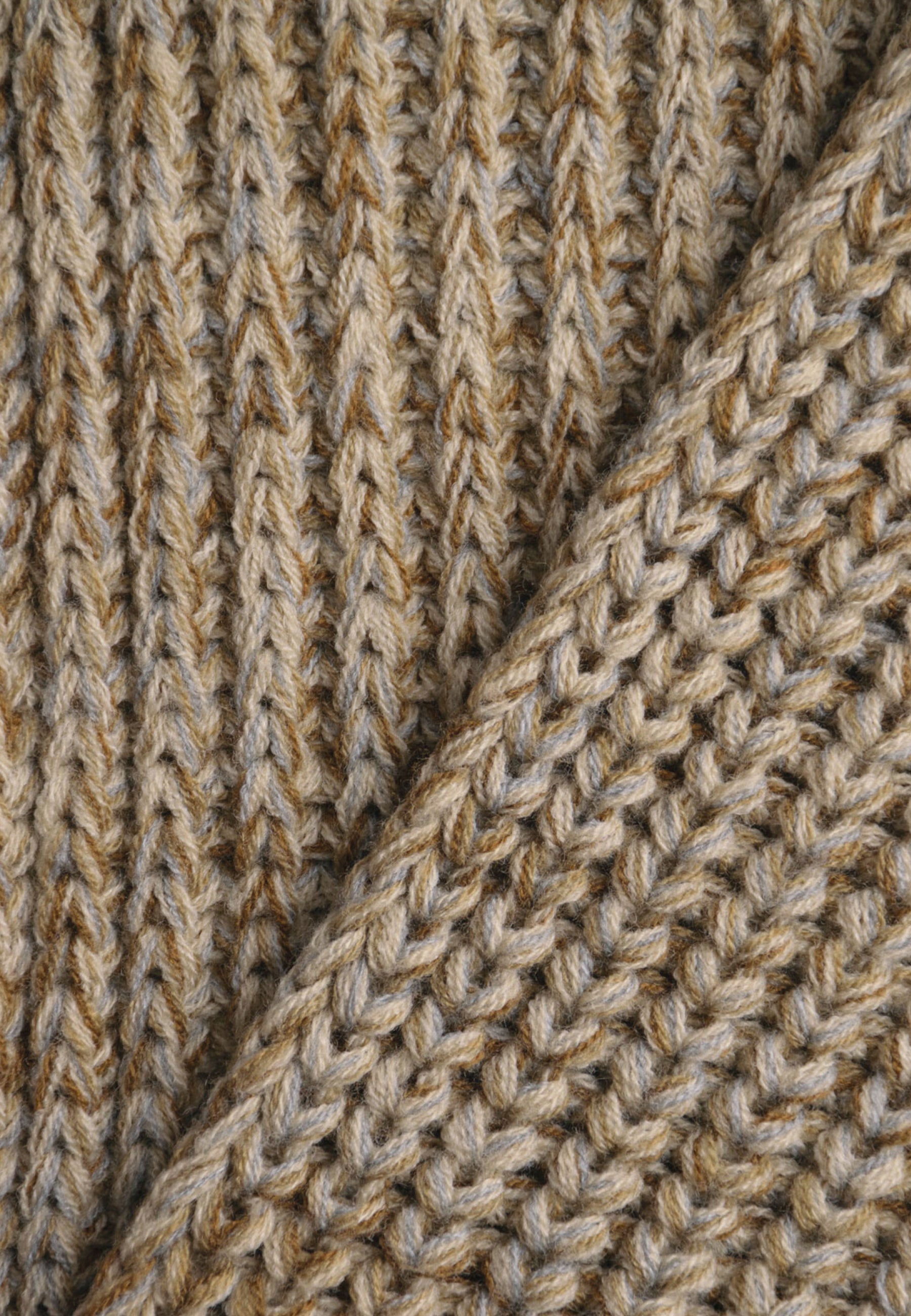 Chunky Knit twisted Color Scarf