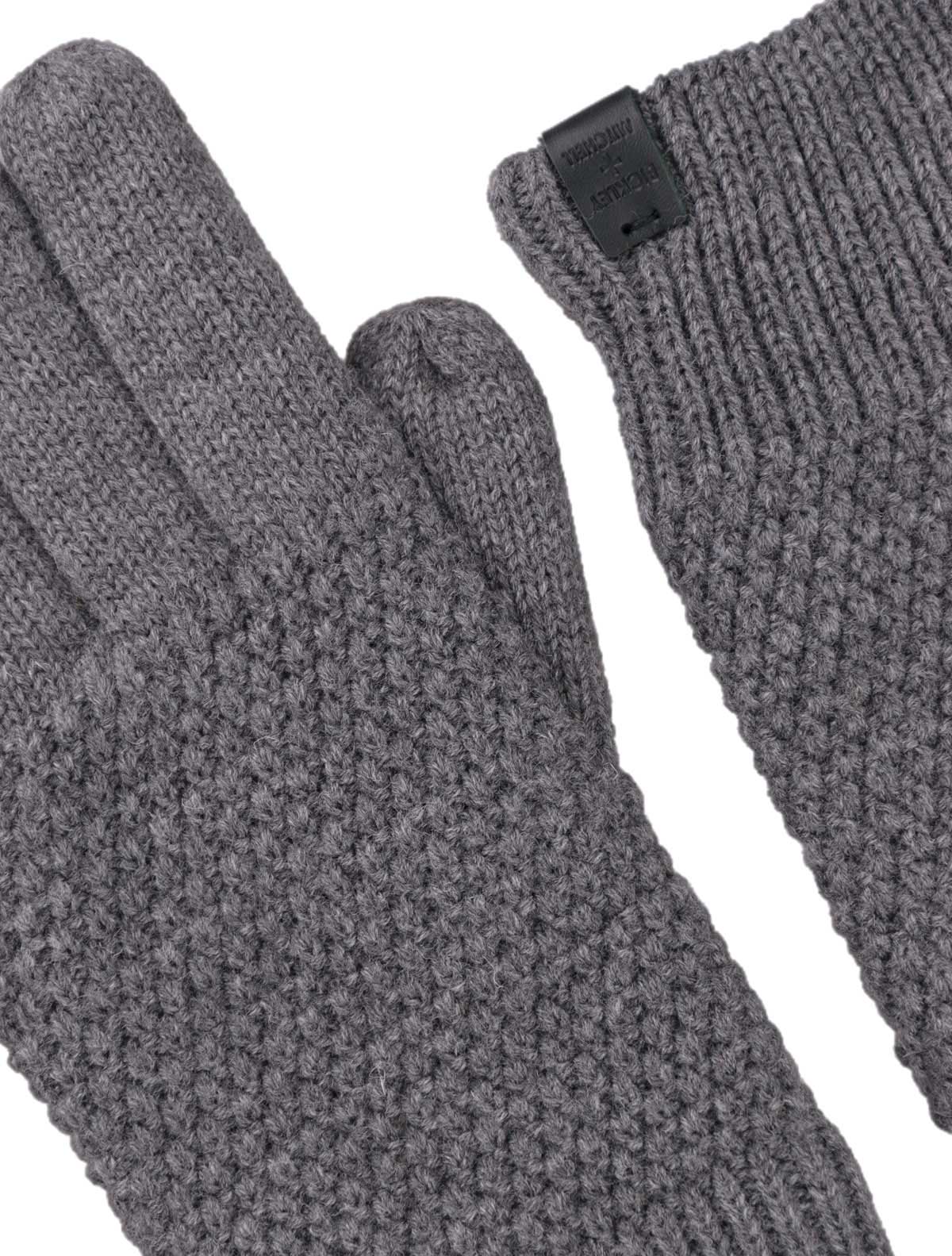 Classic moss-knitted gloves
with fleece lining